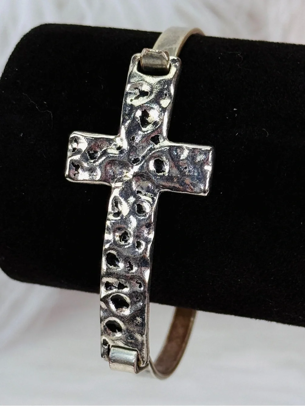 Vintage aged, Silvertone hammered cross bangle bracelet